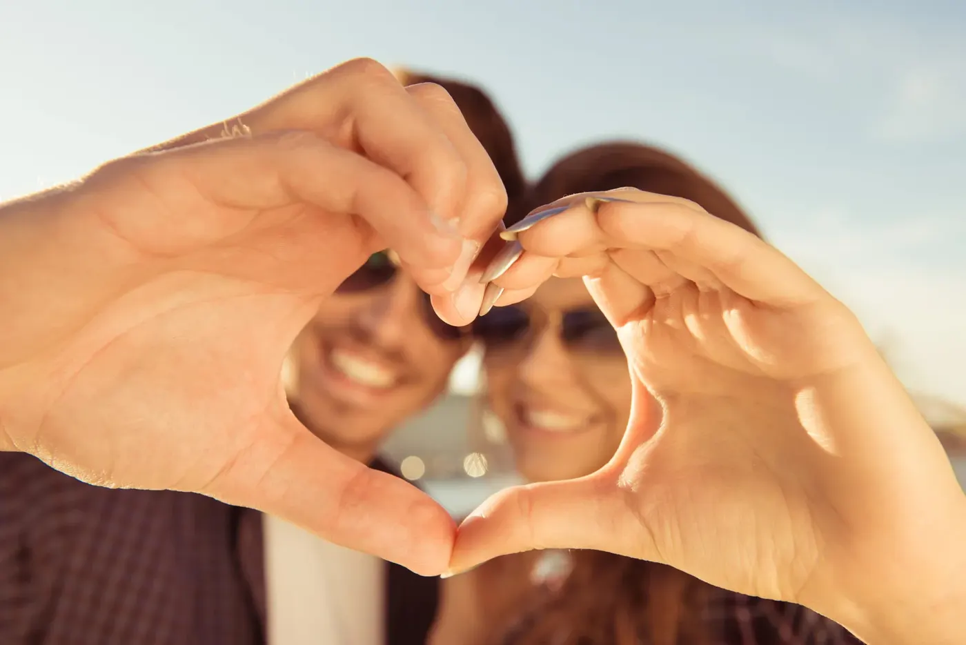 Couple holding hands during a relationship therapy session in Kent